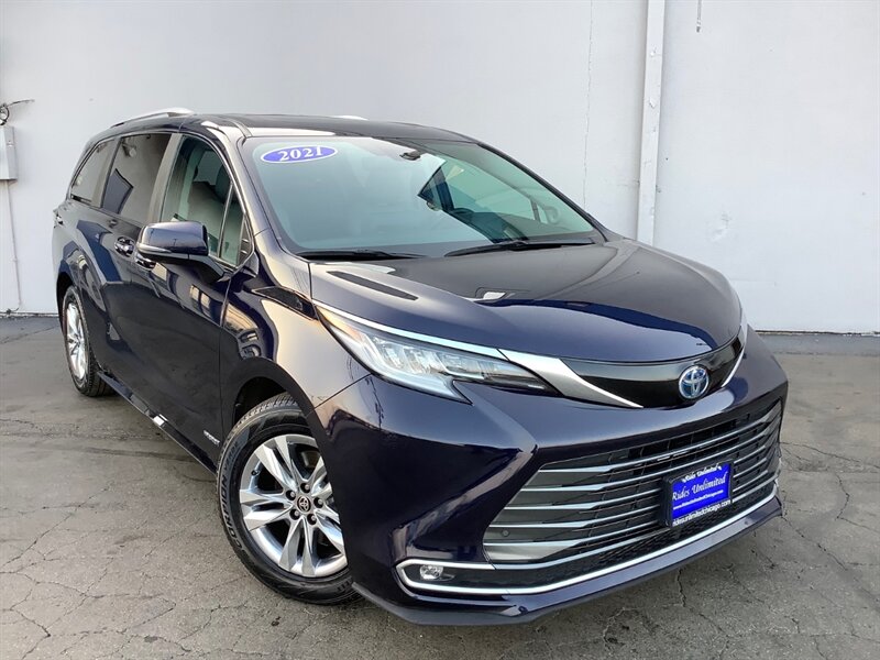 2021 Toyota Sienna Limited FWD