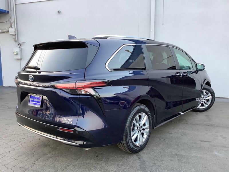 2021 Toyota Sienna Limited FWD