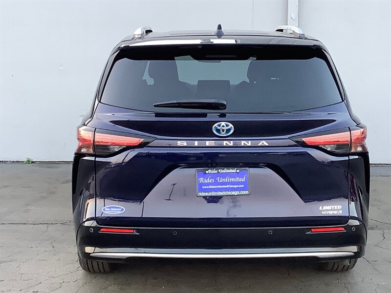 2021 Toyota Sienna Limited FWD