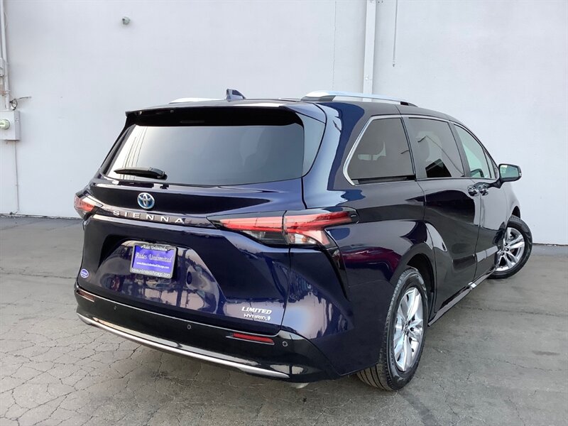 2021 Toyota Sienna Limited FWD