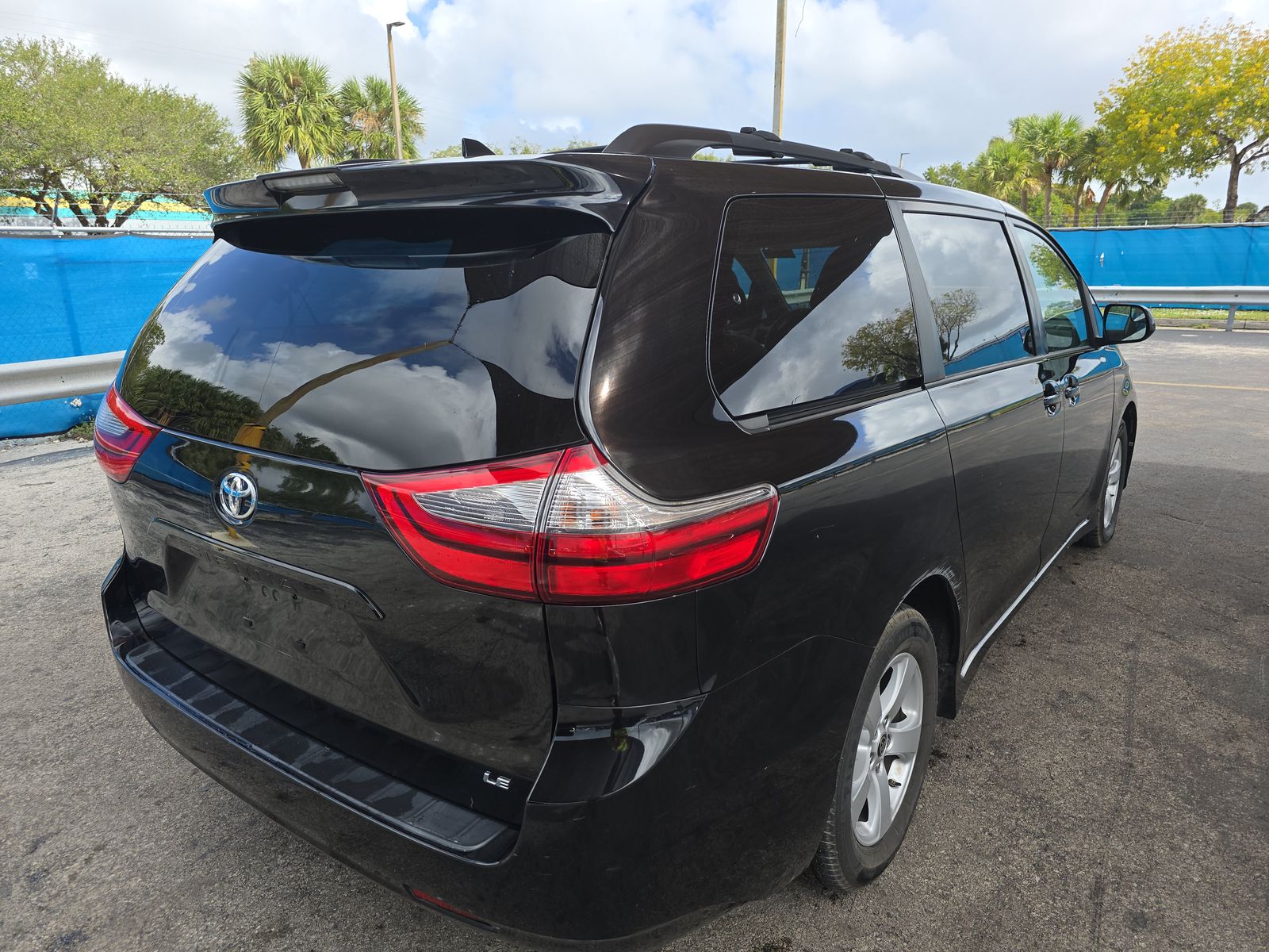 2020 Toyota Sienna LE FWD