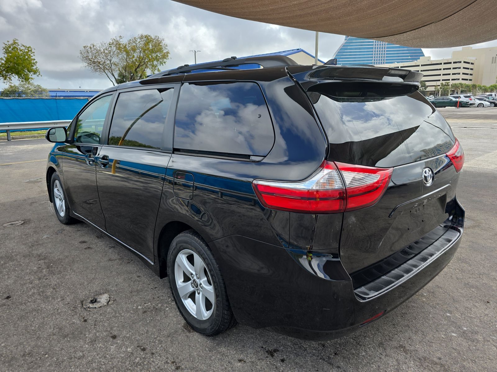 2020 Toyota Sienna LE FWD