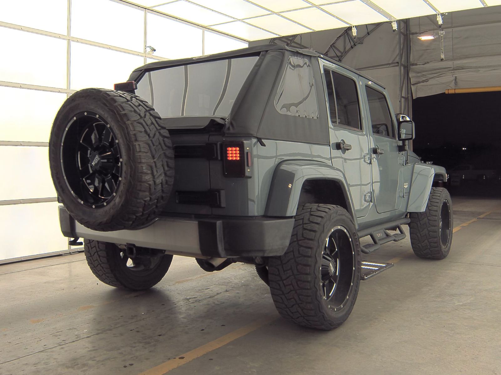 2014 Jeep Wrangler Unlimited Sahara AWD