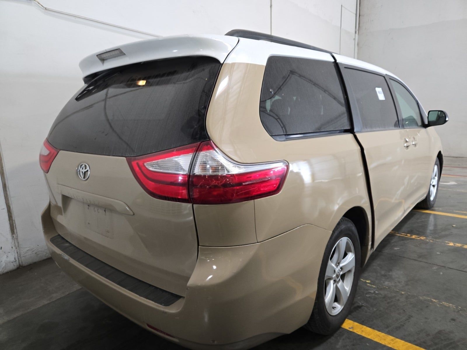 2016 Toyota Sienna LE FWD