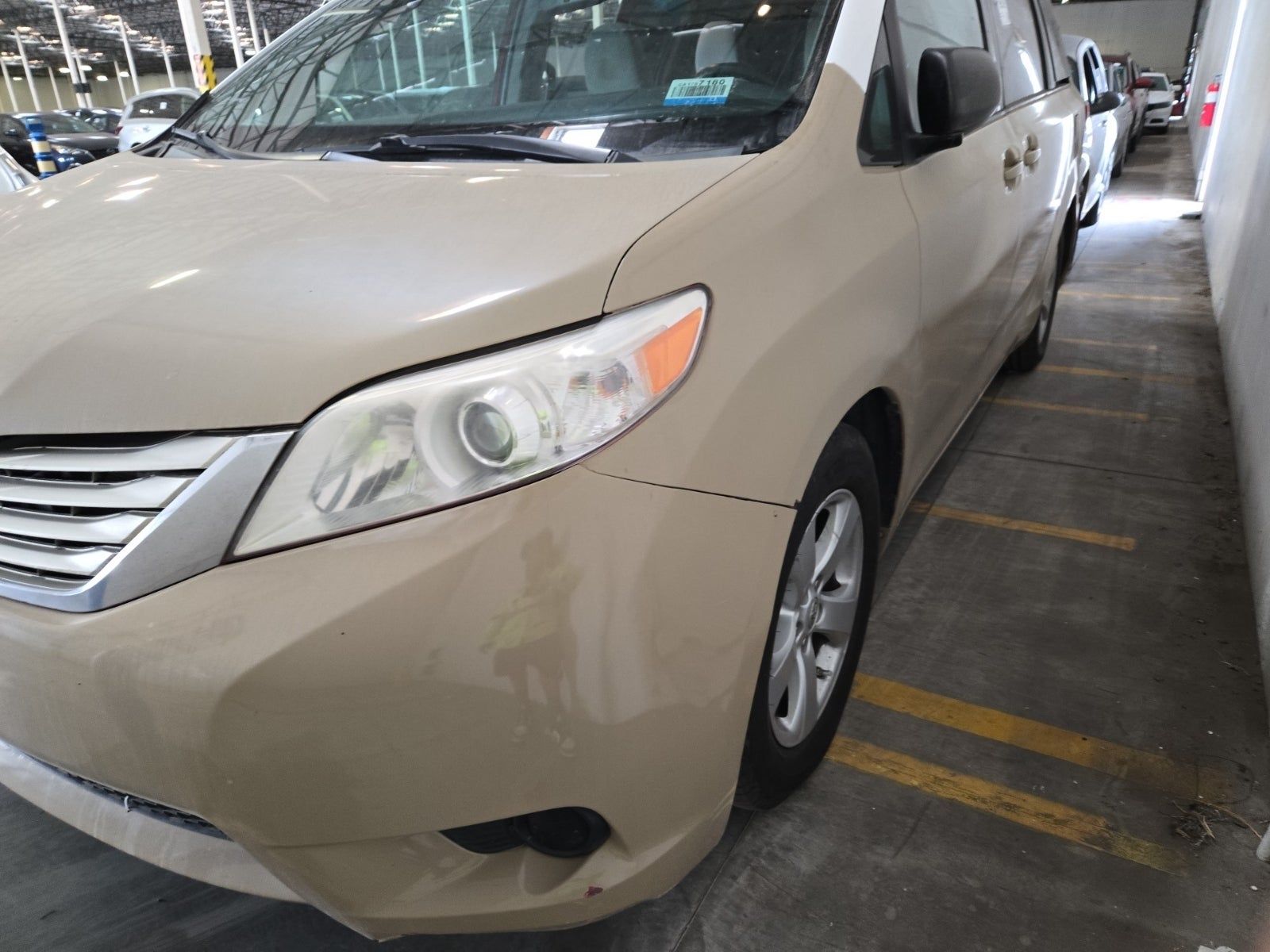 2016 Toyota Sienna LE FWD