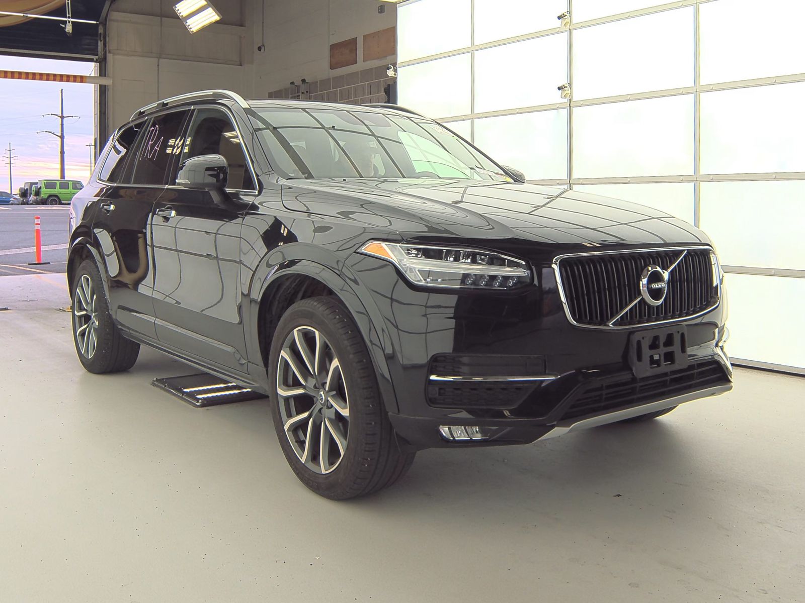 2019 Volvo XC90 T6 Momentum AWD