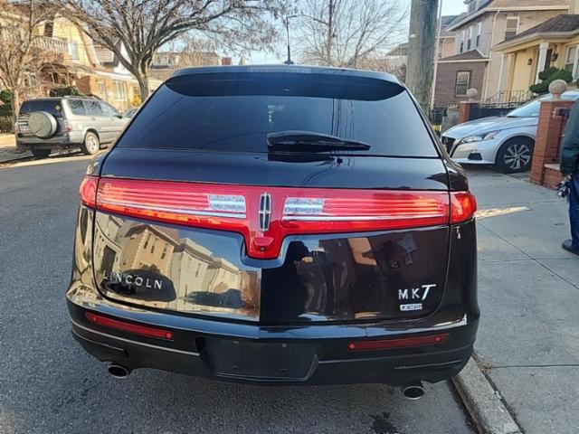 2018 Lincoln MKT Base AWD