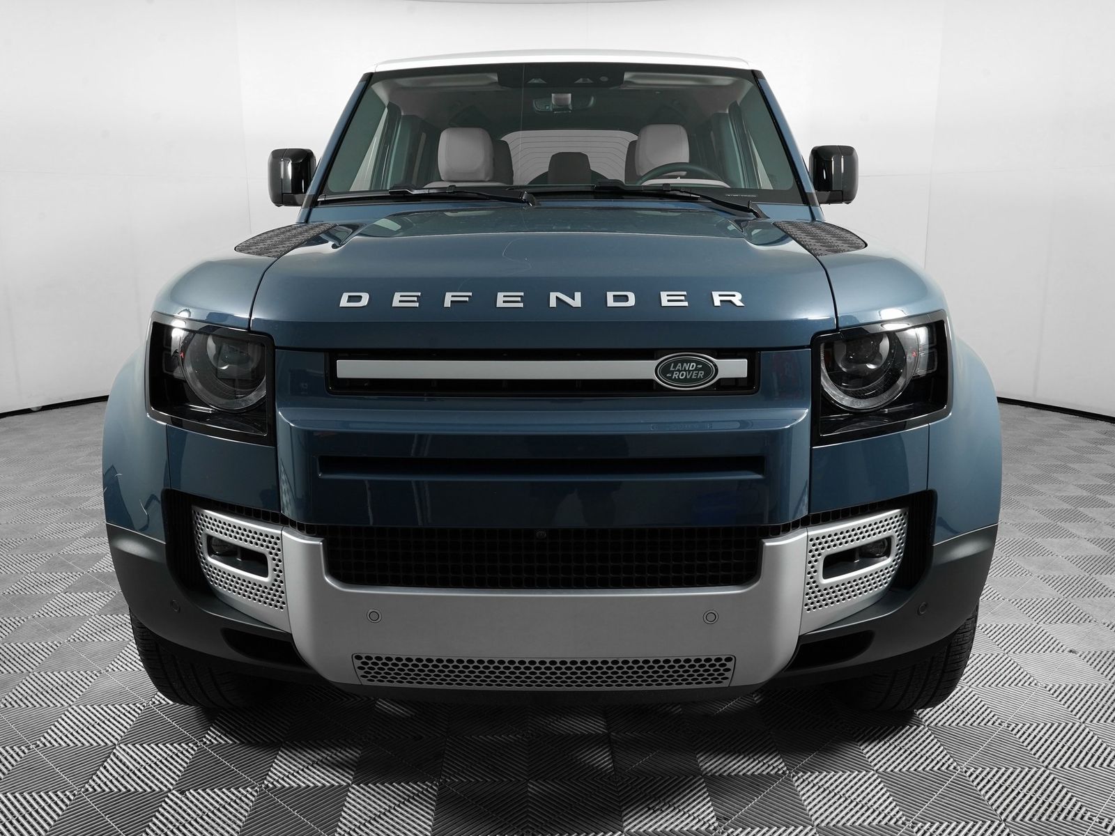 2023 Land Rover Defender SE