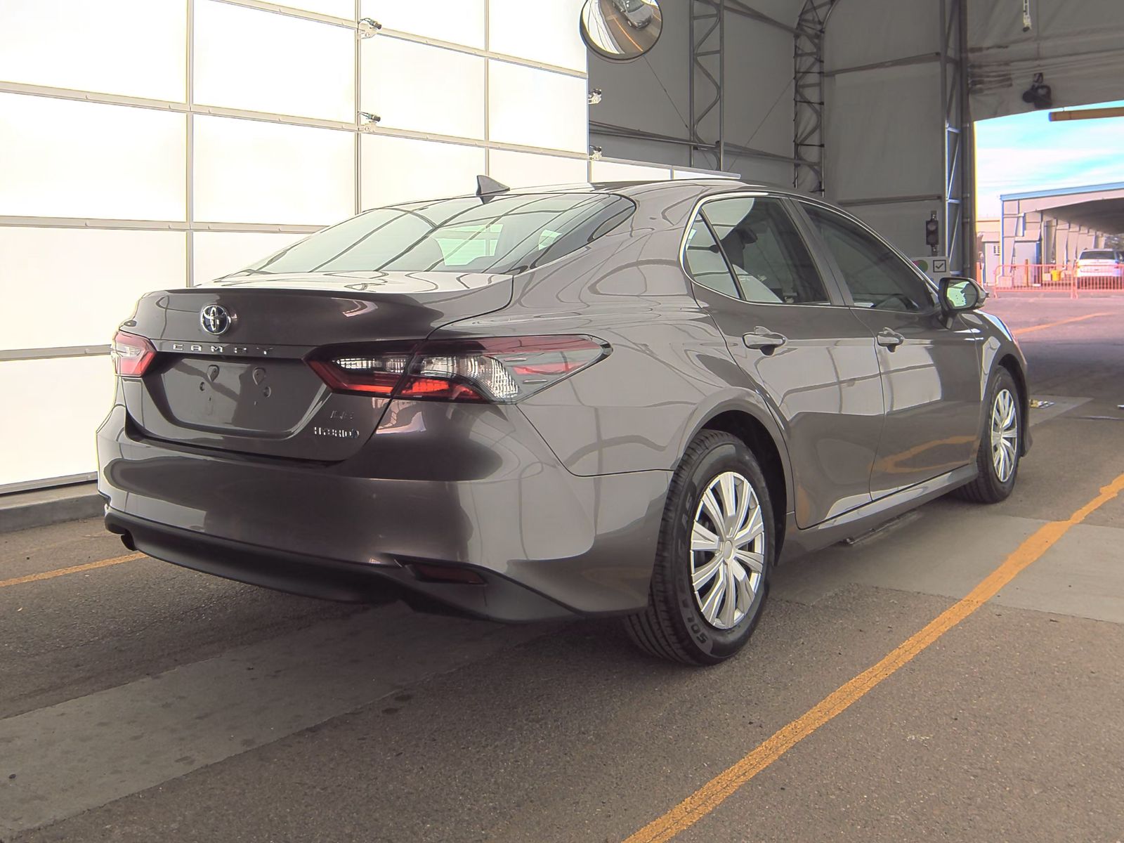 2022 Toyota Camry Hybrid LE FWD