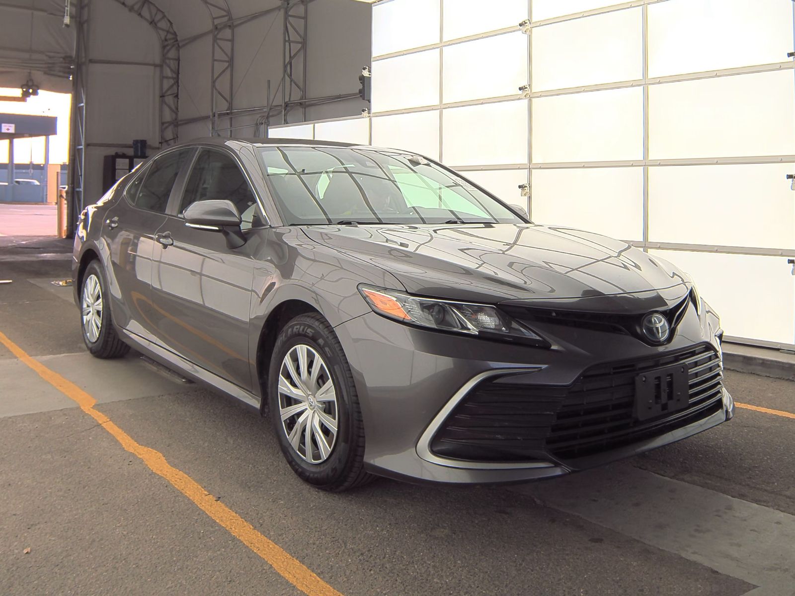 2022 Toyota Camry Hybrid LE FWD