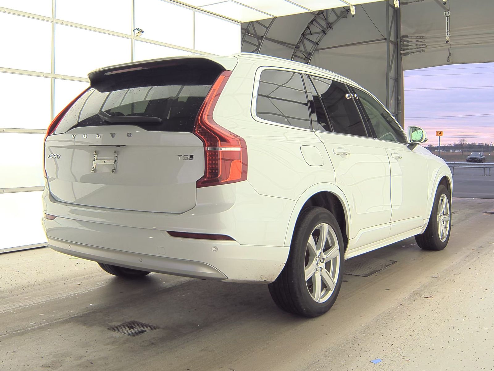 2022 Volvo XC90 T5 Momentum AWD