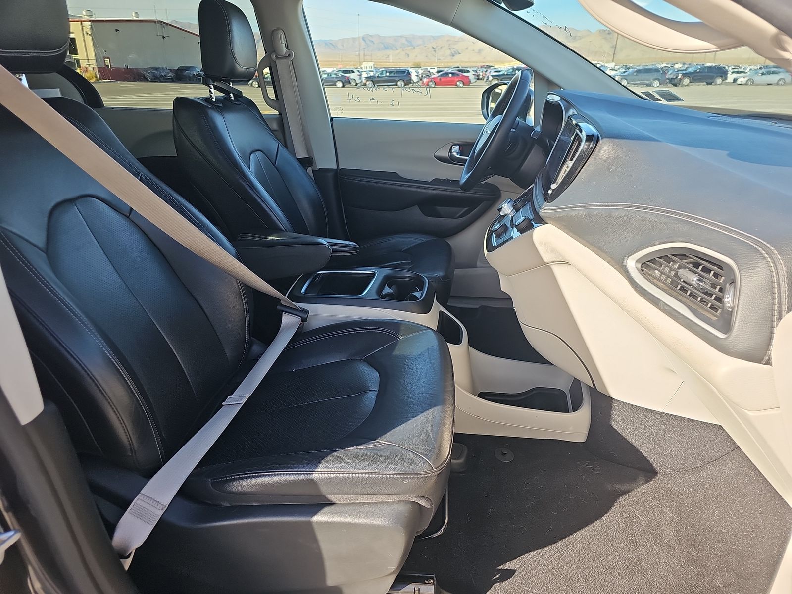 2022 Chrysler Pacifica Touring L FWD