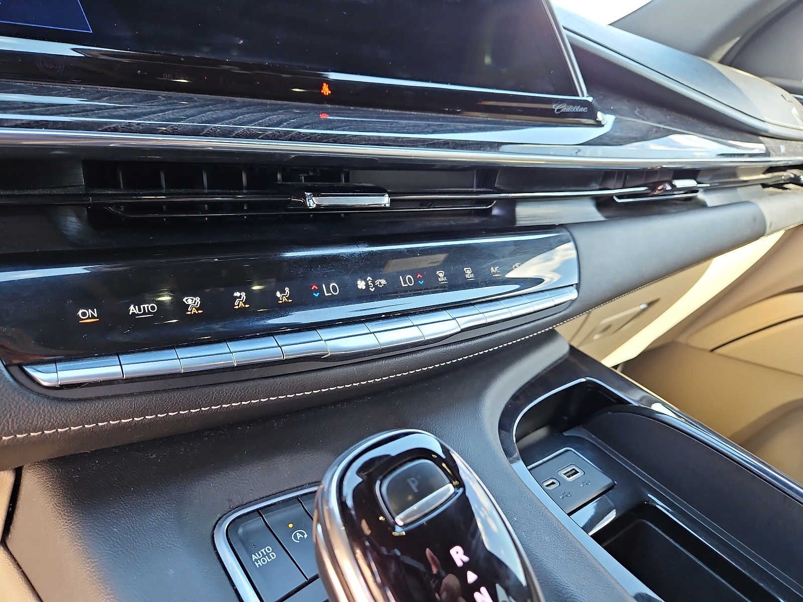 Cadillac Escalade Premium Luxury 1SB снимка Cadillac Escalade Premium Luxury 1SB