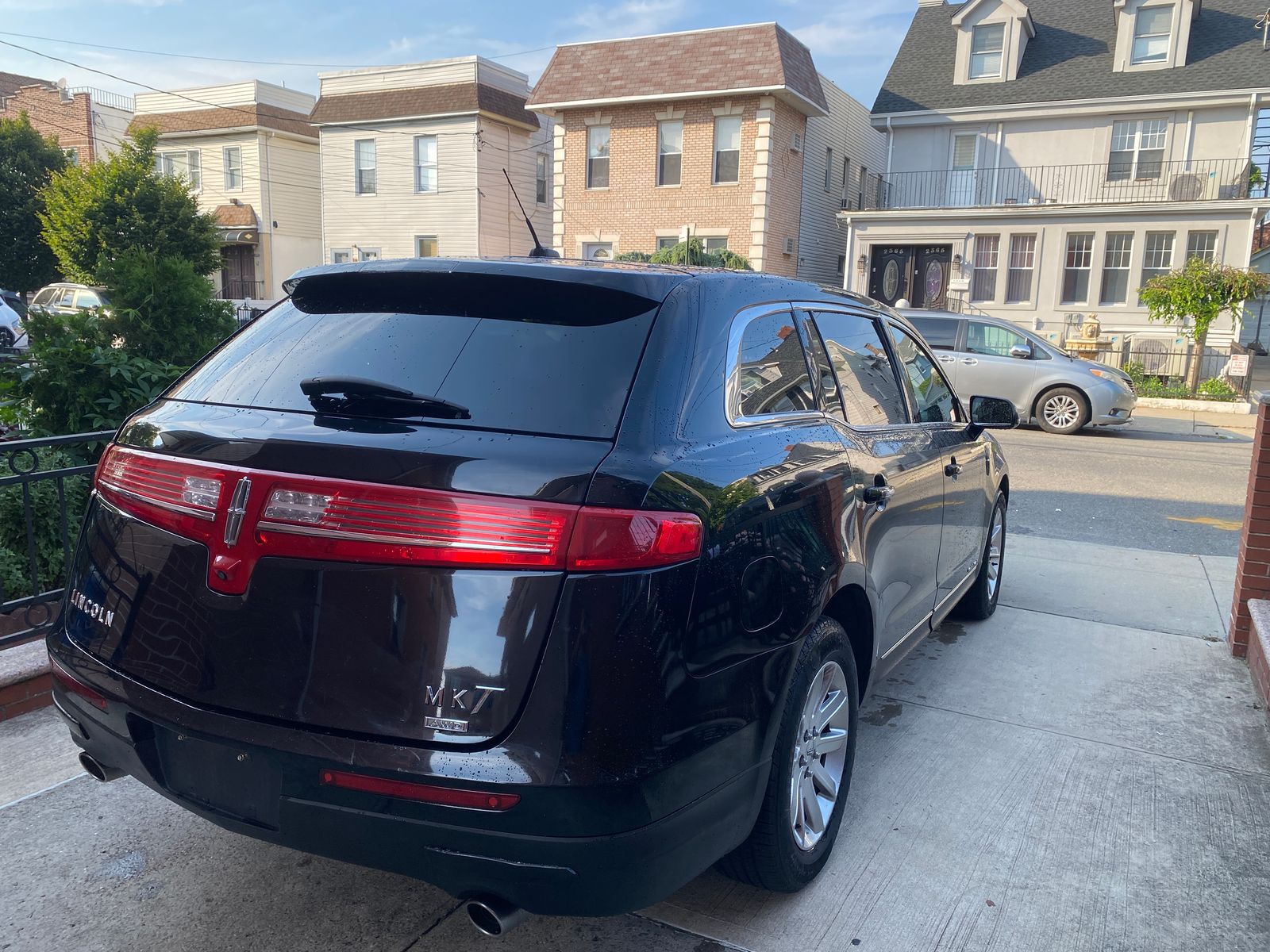 2018 Lincoln MKT Base AWD