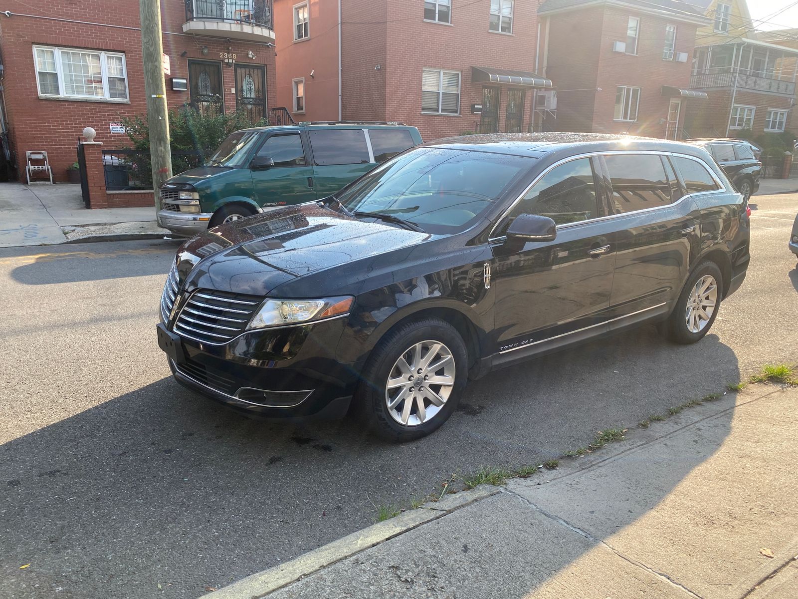 2018 Lincoln MKT Base AWD