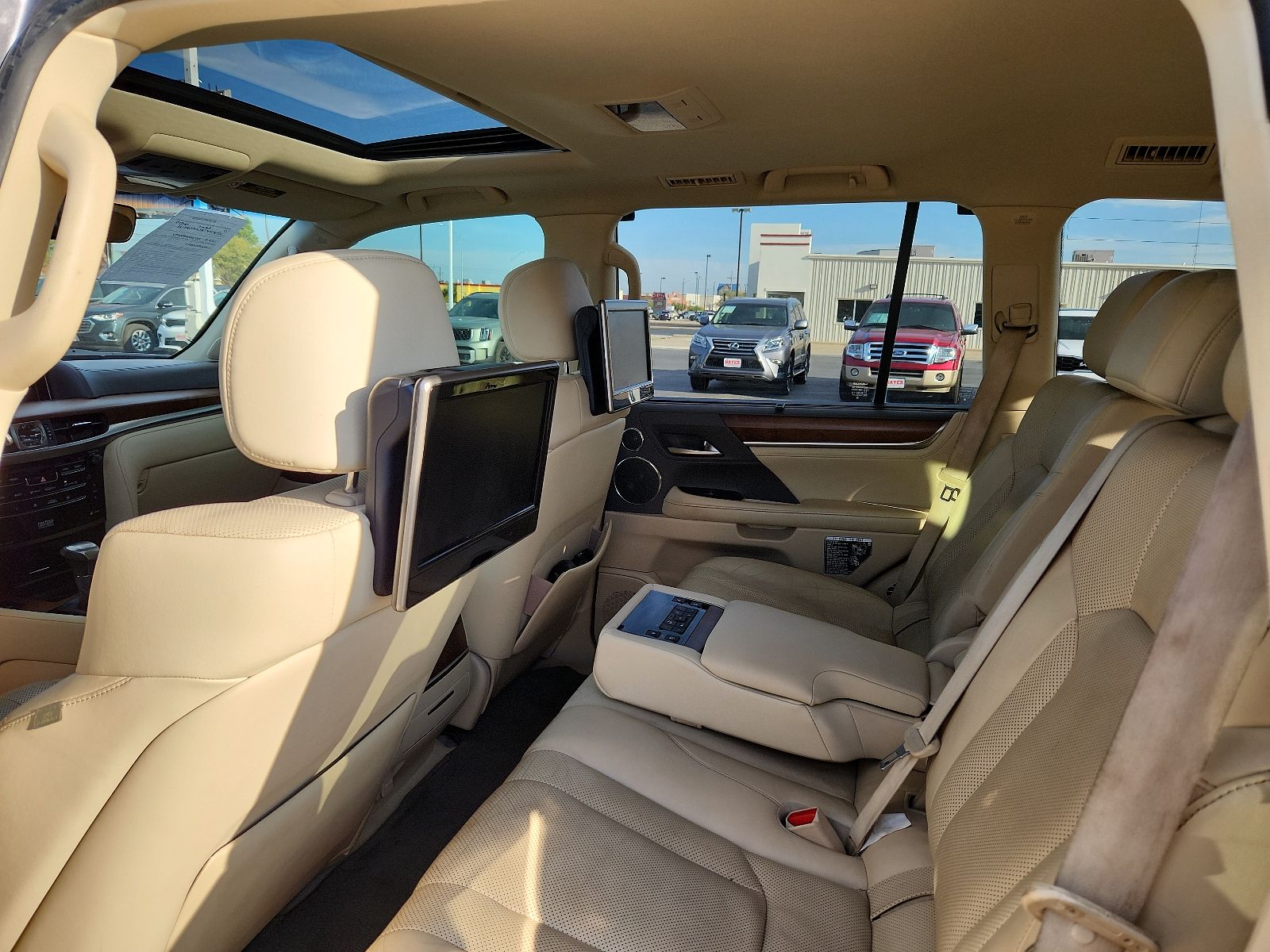Lexus LX 570 снимка Lexus LX 570