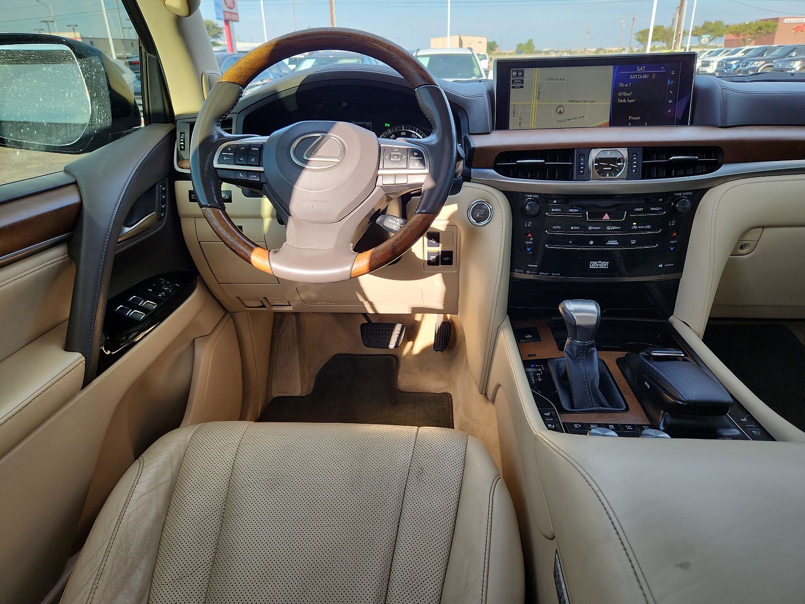 Lexus LX 570 снимка Lexus LX 570