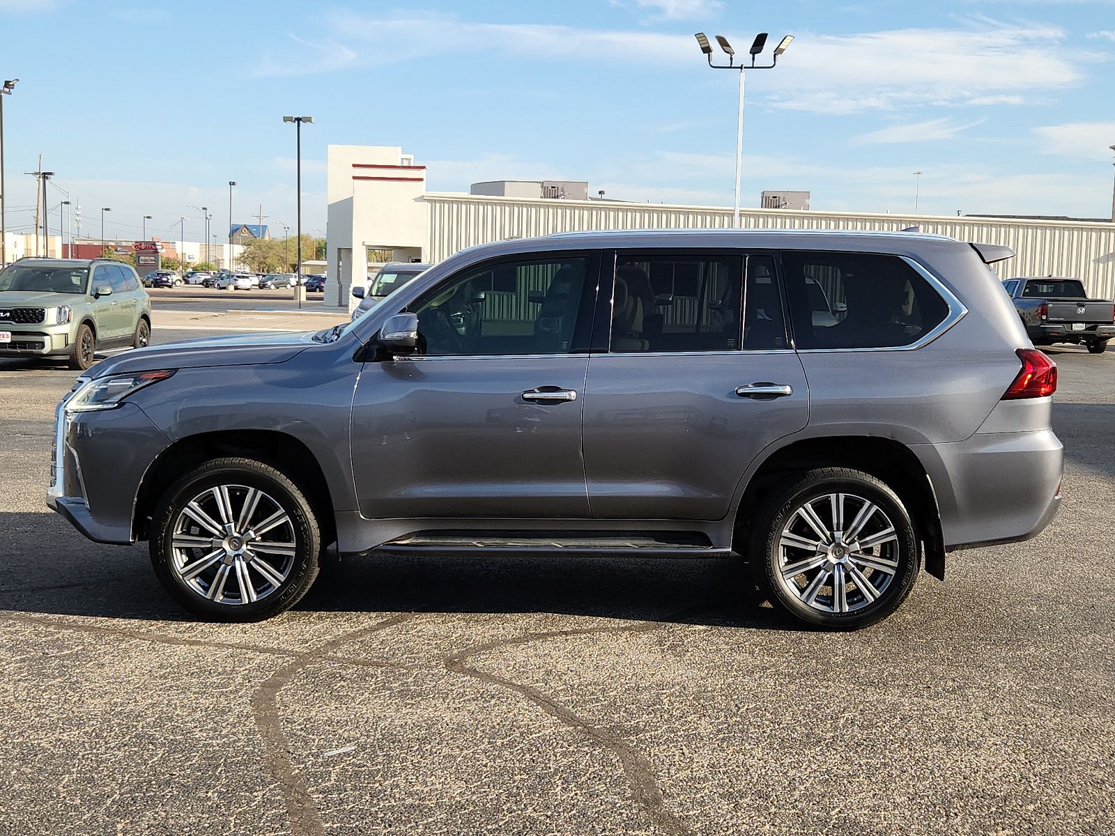 Lexus LX 570 снимка Lexus LX 570