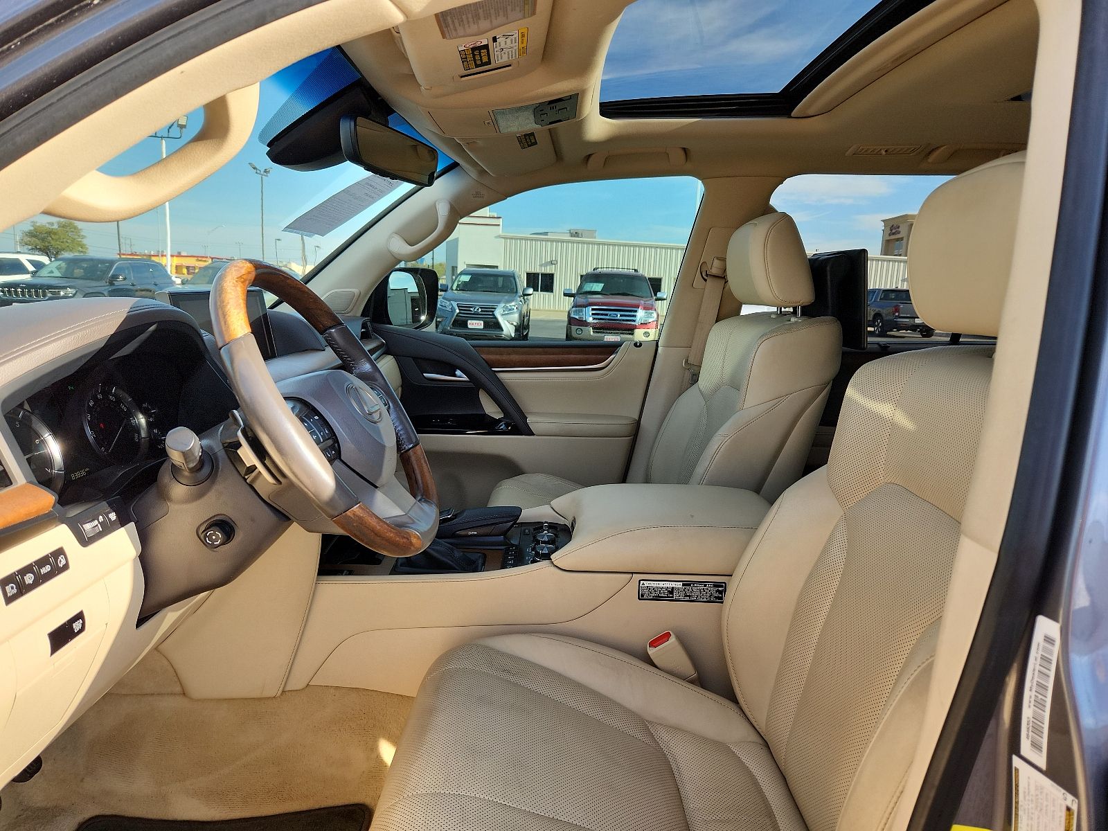 Lexus LX 570 снимка Lexus LX 570