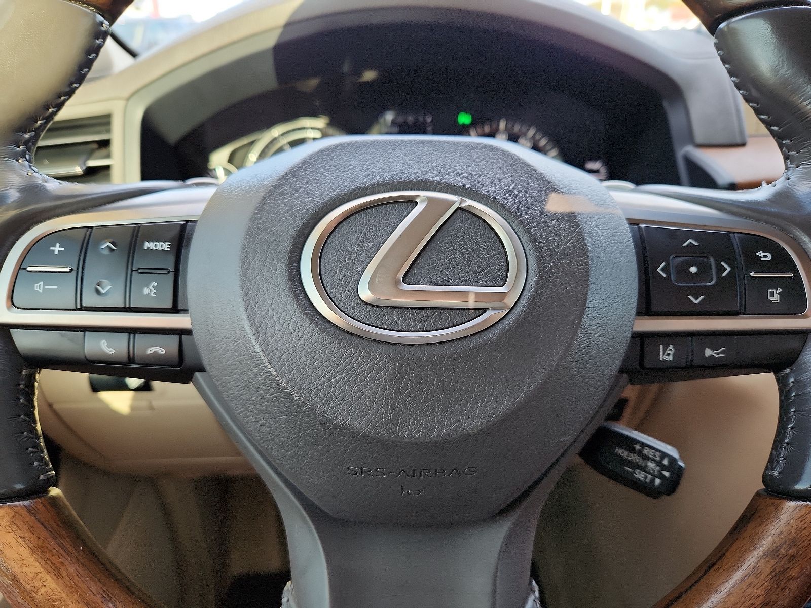 Lexus LX 570 снимка Lexus LX 570