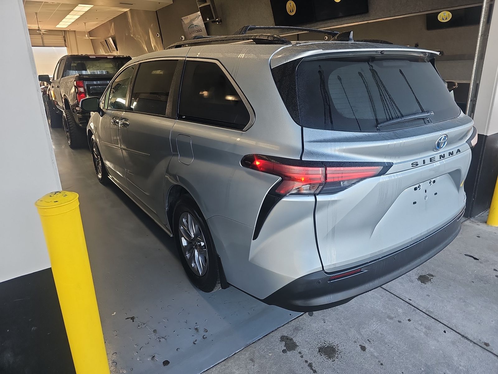 2021 Toyota Sienna XLE FWD