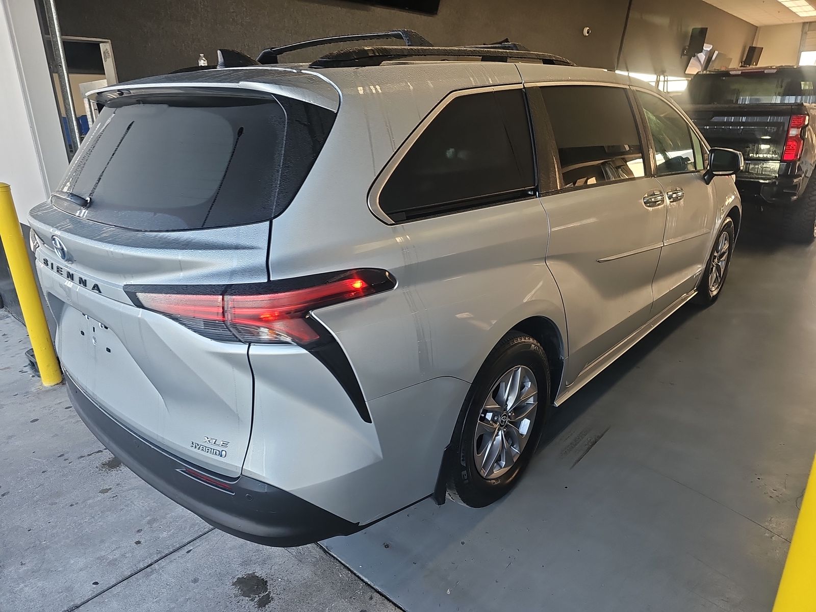 2021 Toyota Sienna XLE FWD