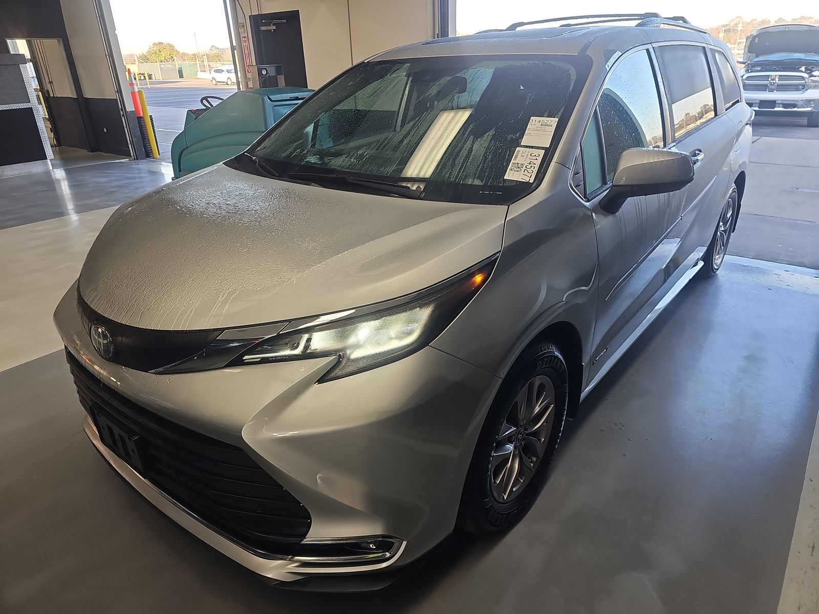 2021 Toyota Sienna XLE FWD