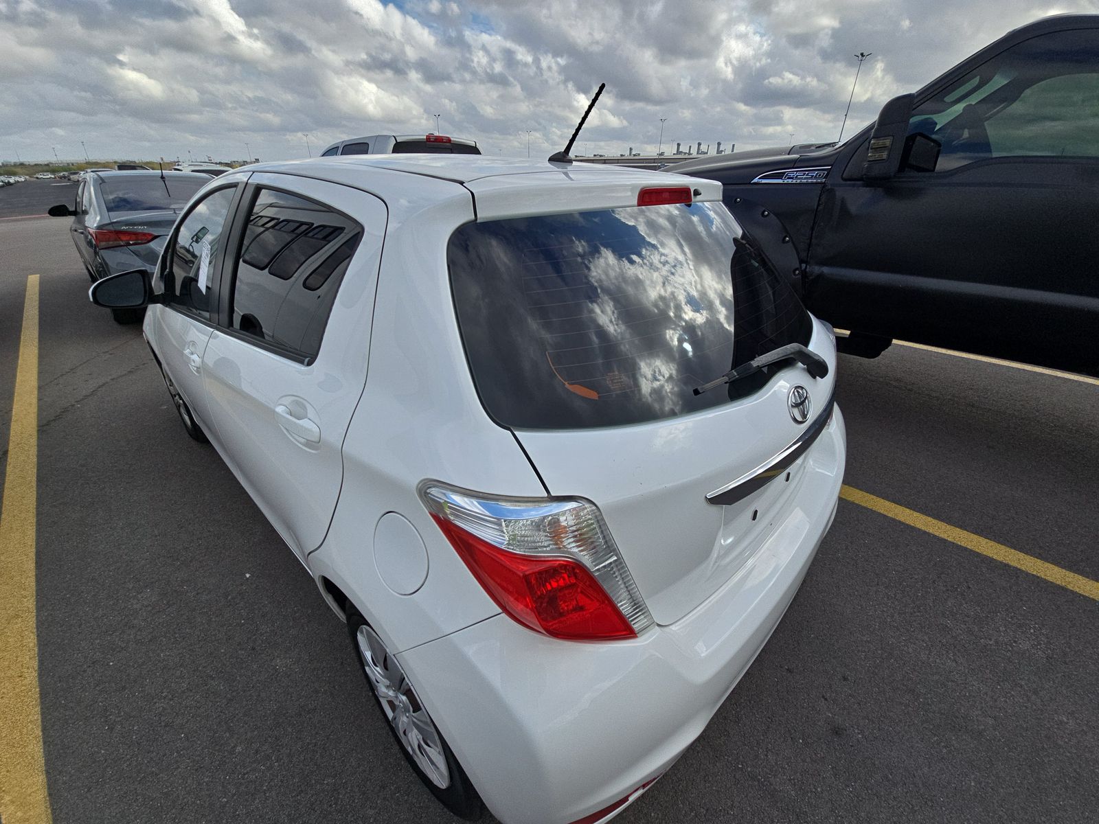 2014 Toyota Yaris LE FWD