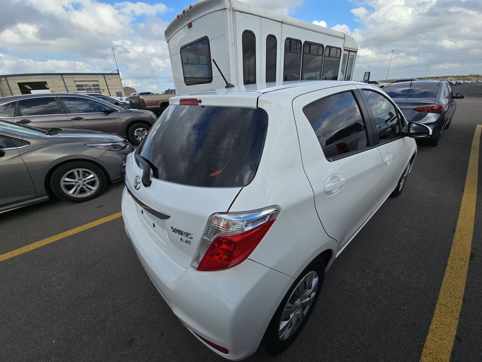 2014 Toyota Yaris LE FWD