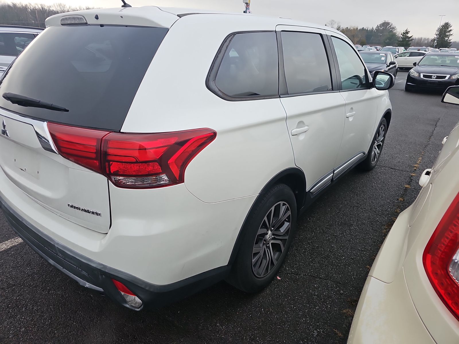 2016 Mitsubishi Outlander ES FWD