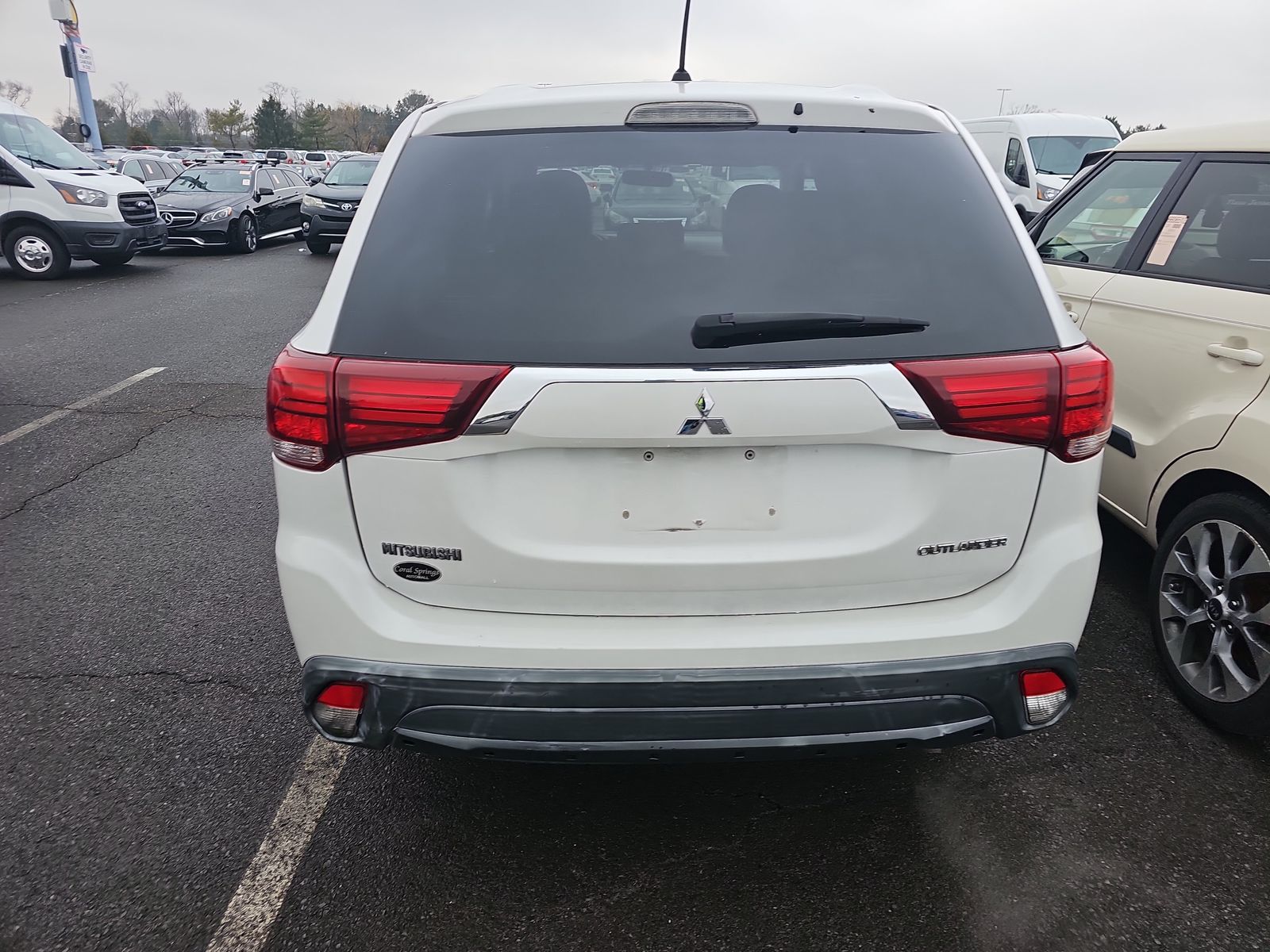 2016 Mitsubishi Outlander ES FWD