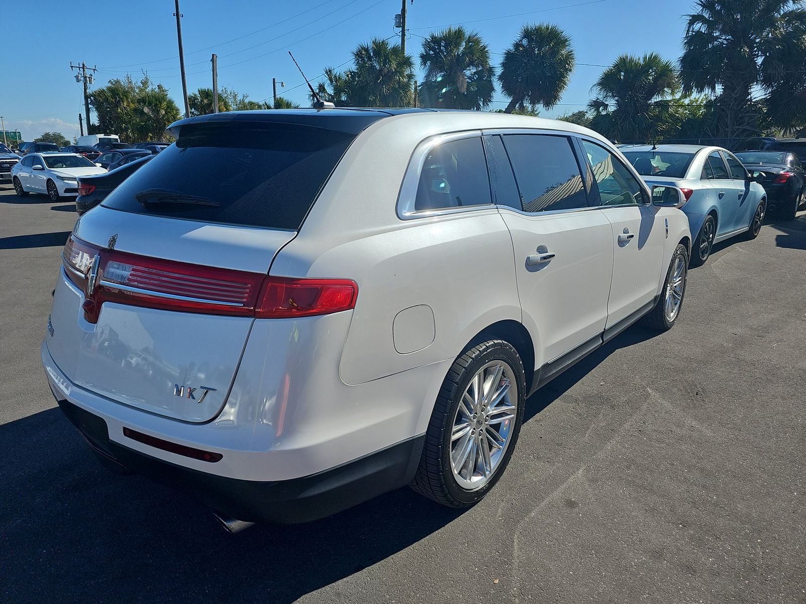 2018 Lincoln MKT Reserve AWD