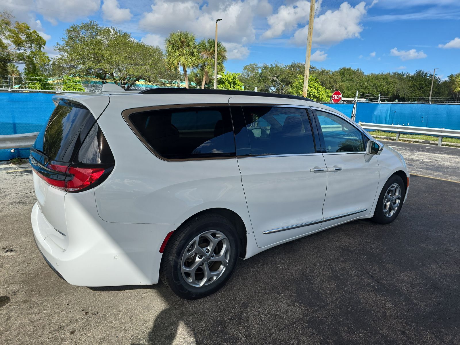 2022 Chrysler Pacifica Limited FWD