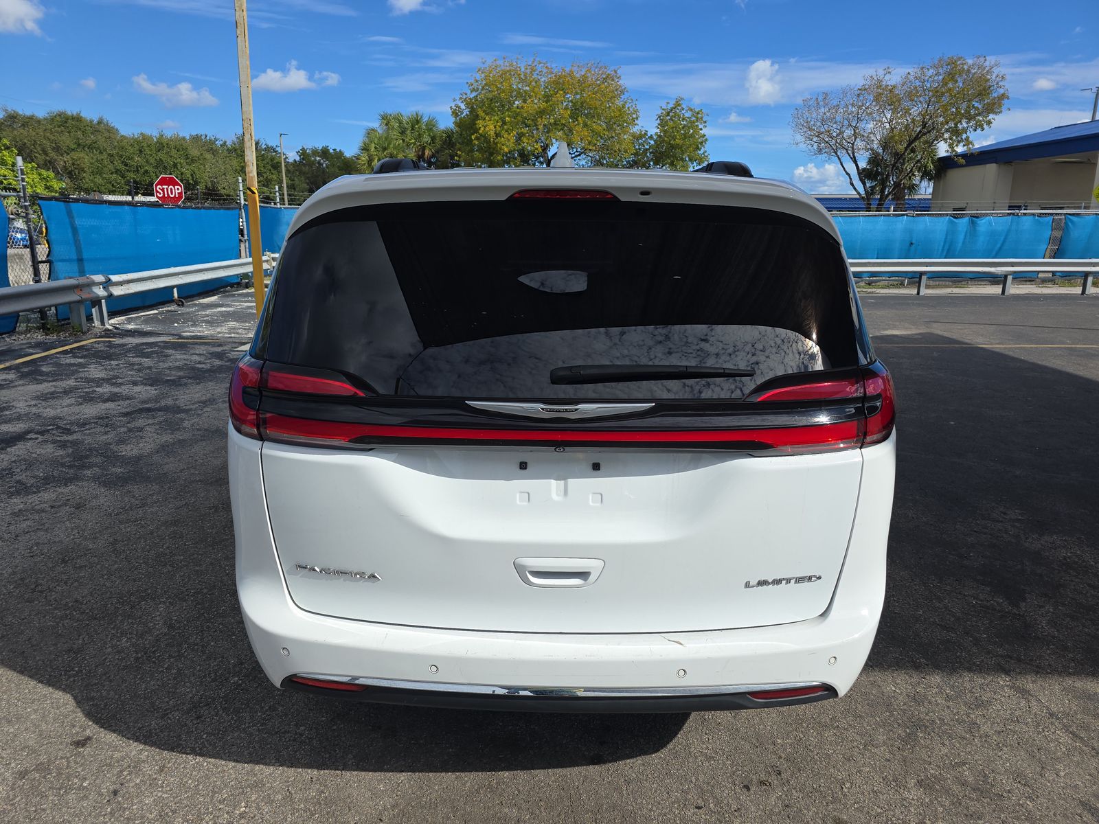 2022 Chrysler Pacifica Limited FWD