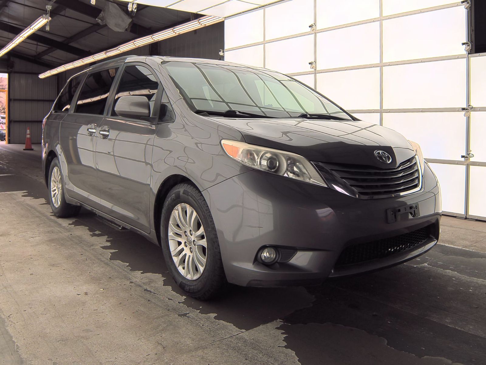 2017 Toyota Sienna XLE FWD