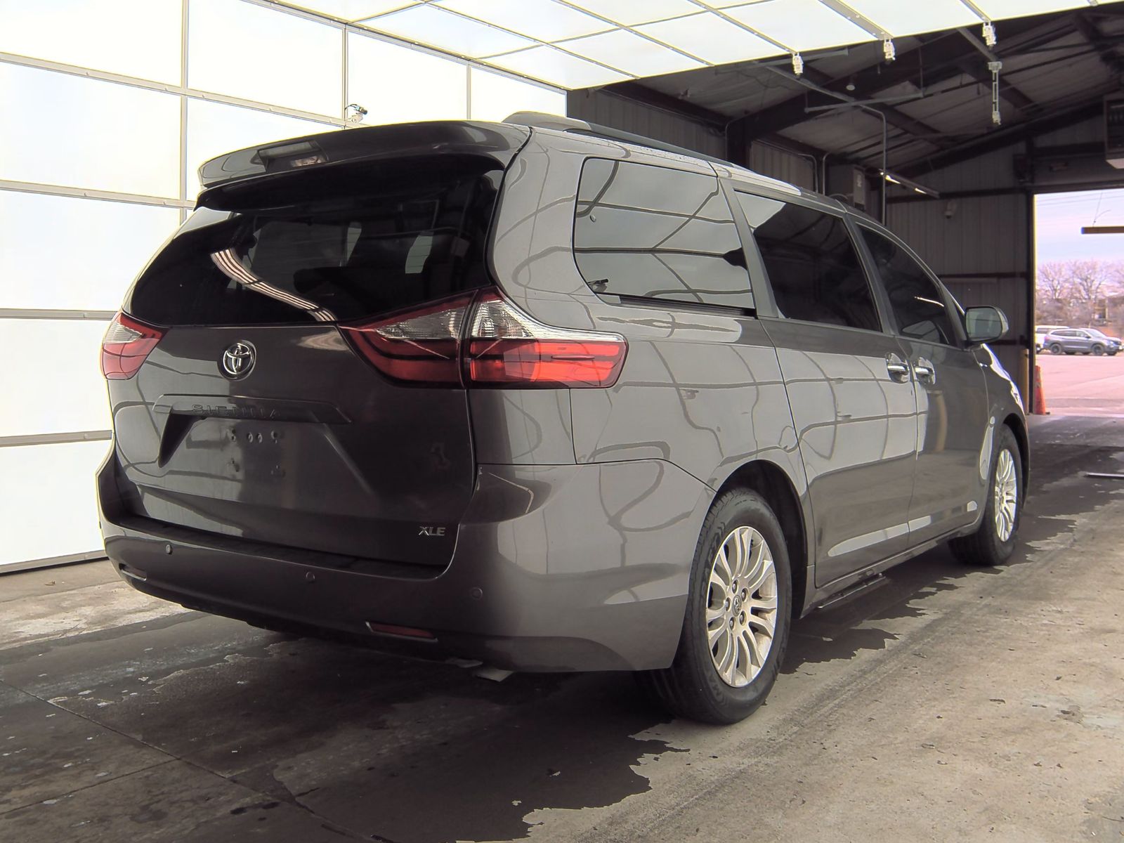 2017 Toyota Sienna XLE FWD