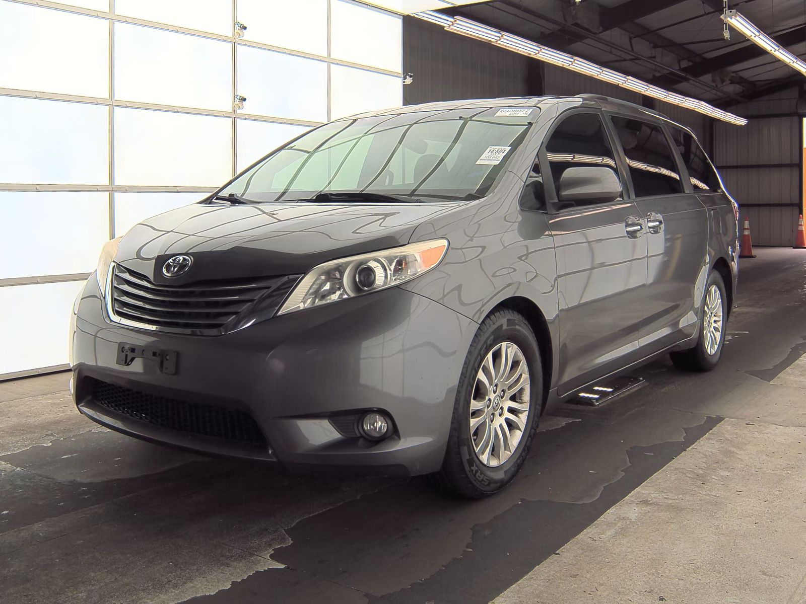 2017 Toyota Sienna XLE FWD