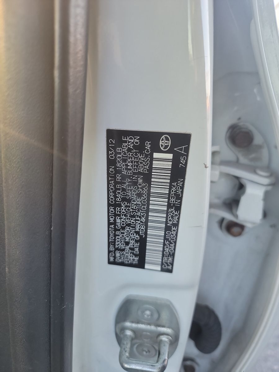 2012 Toyota Yaris Base FWD