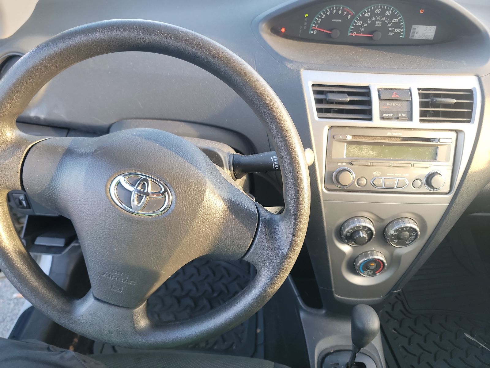 2012 Toyota Yaris Base FWD