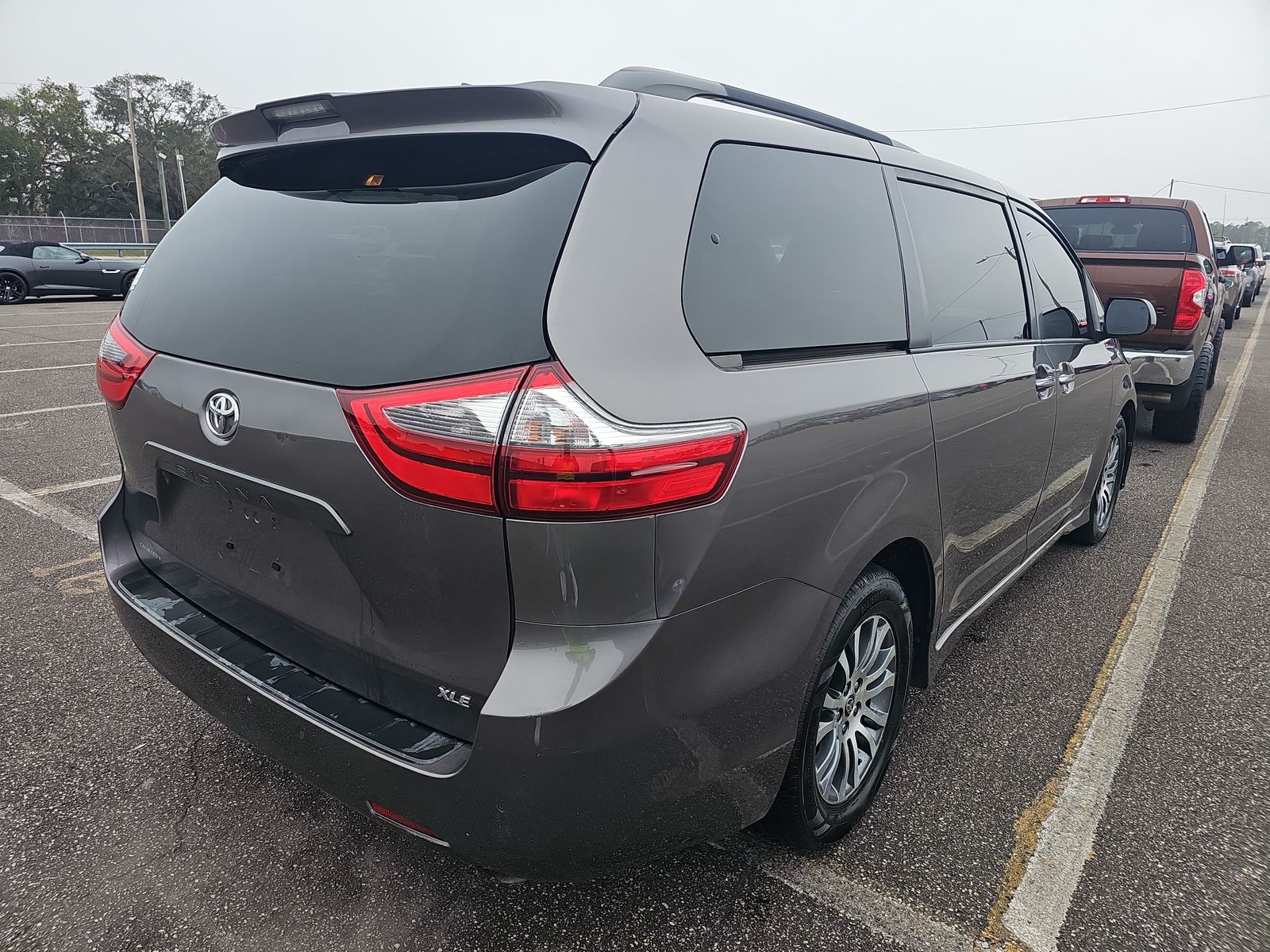 2020 Toyota Sienna XLE Premium FWD