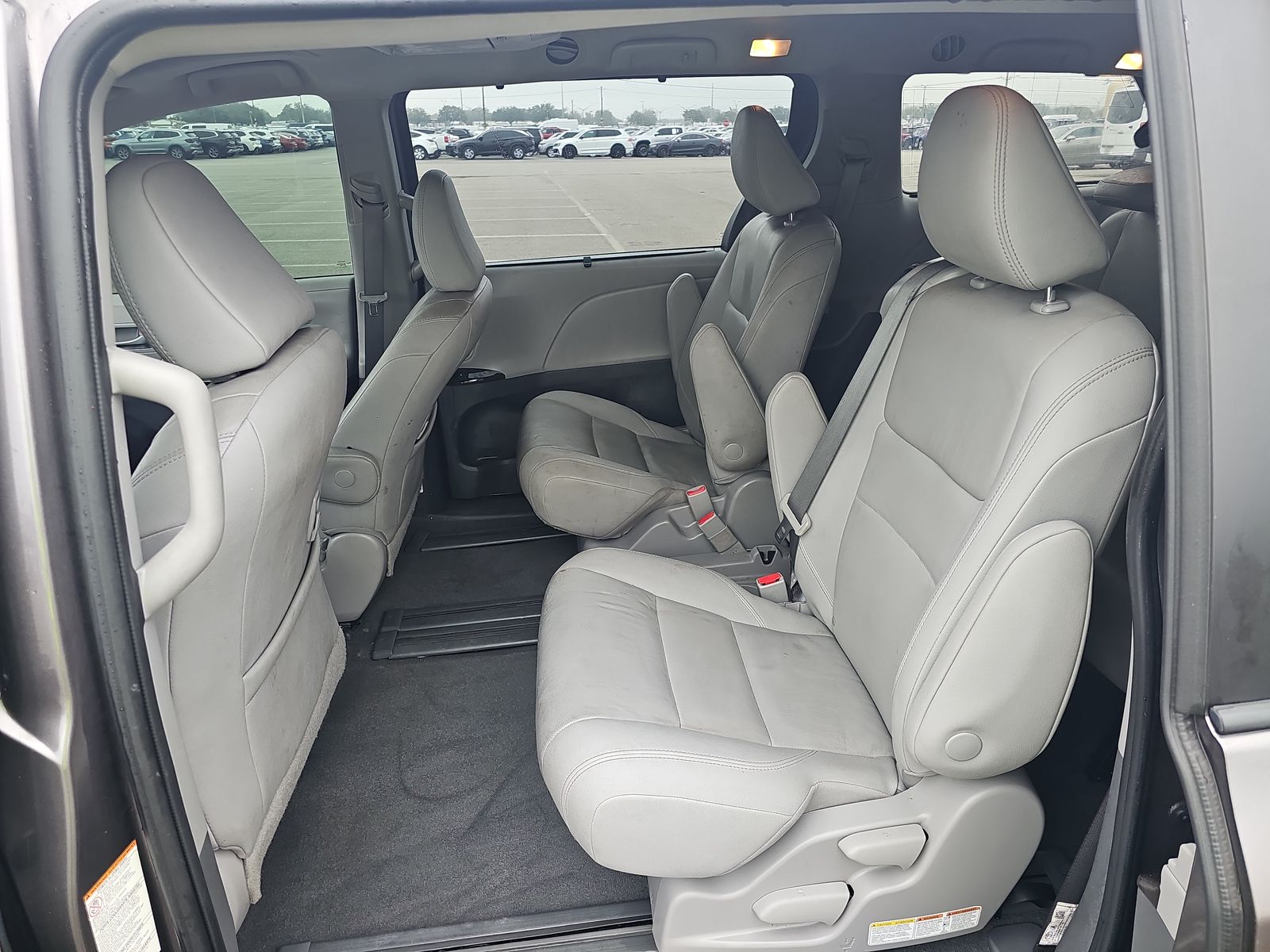 2020 Toyota Sienna XLE Premium FWD