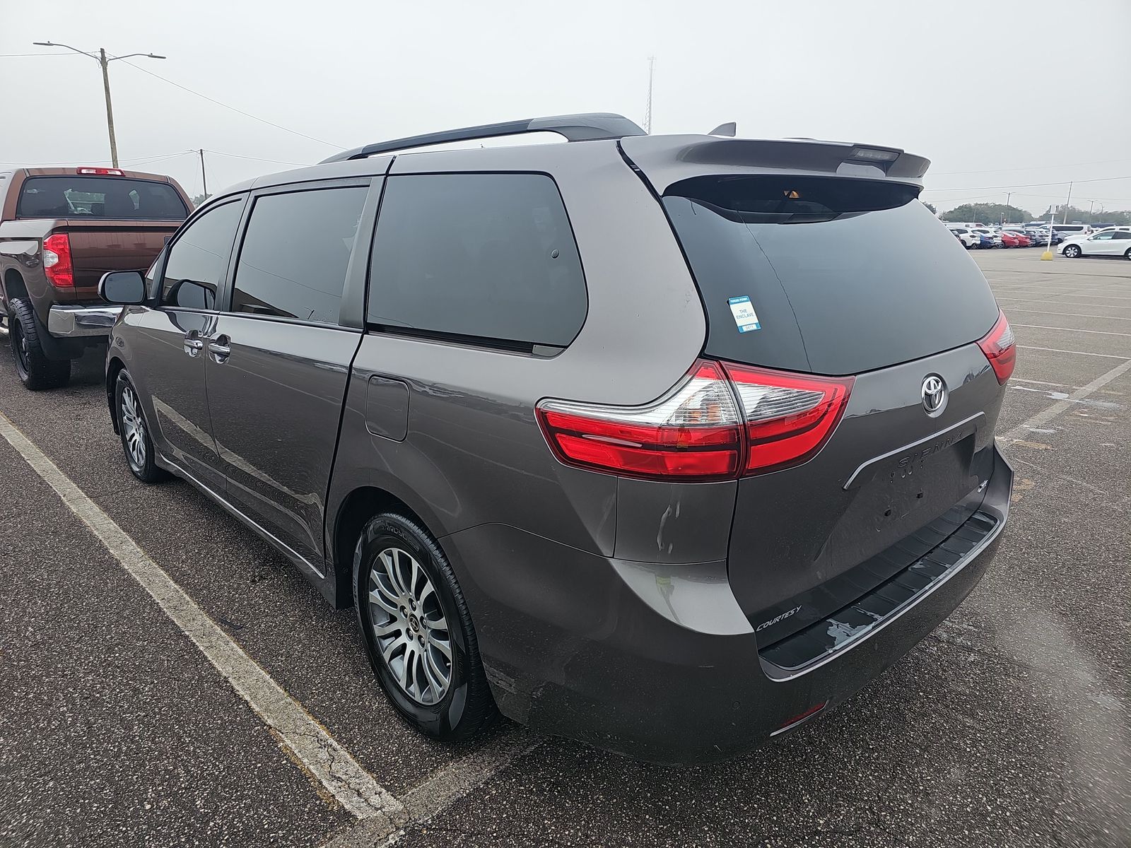 2020 Toyota Sienna XLE Premium FWD