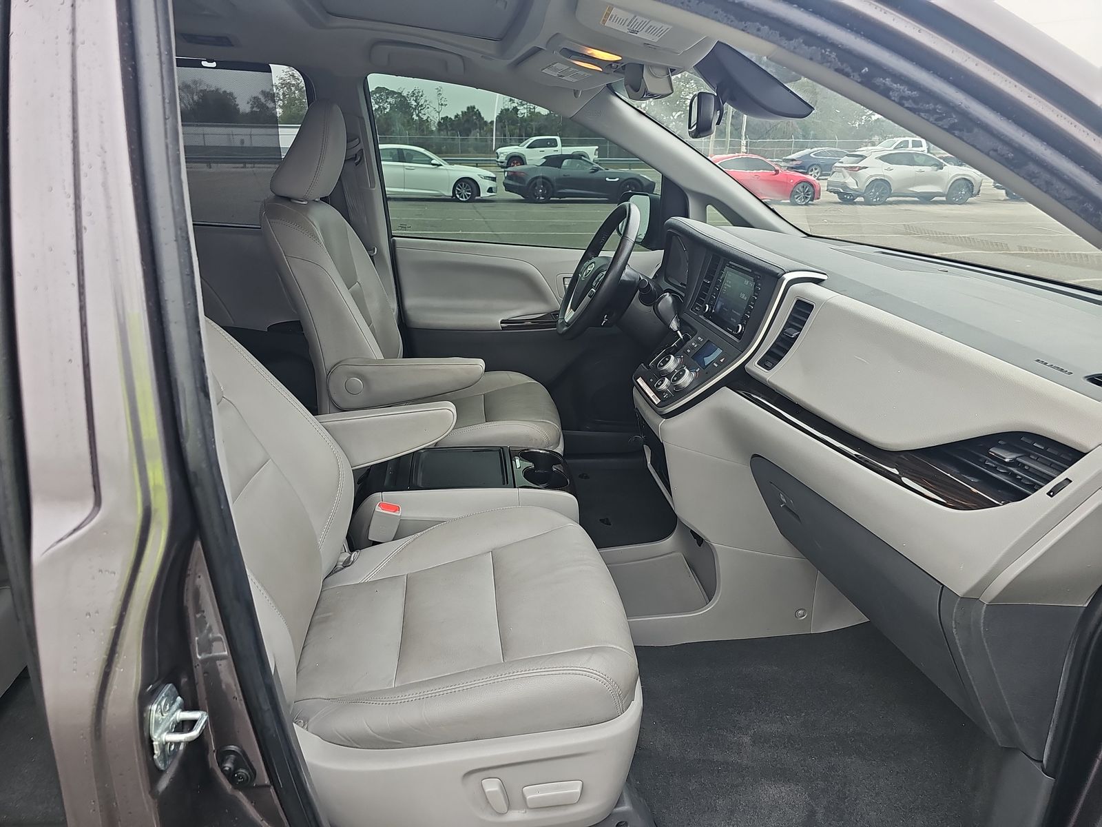 2020 Toyota Sienna XLE Premium FWD