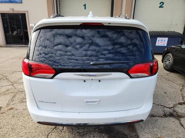 2019 Chrysler Pacifica Touring L FWD