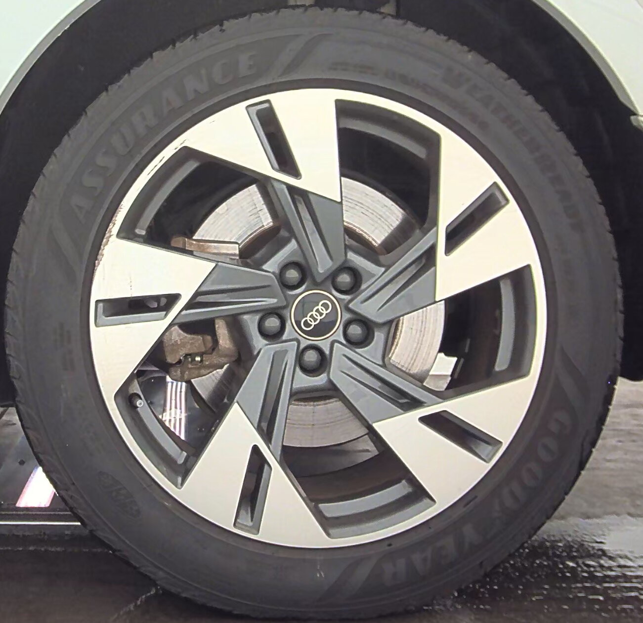 2022 Audi e-tron Premium AWD