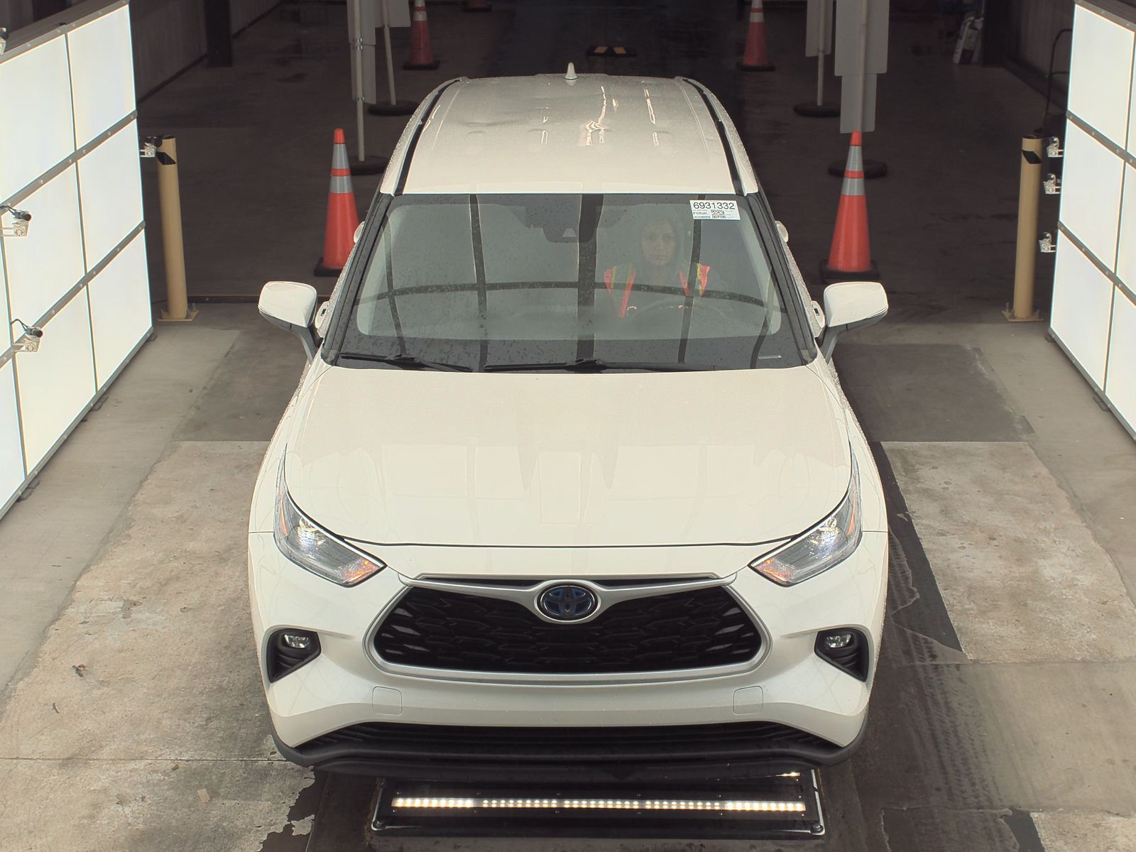 2021 Toyota Highlander Hybrid LE AWD