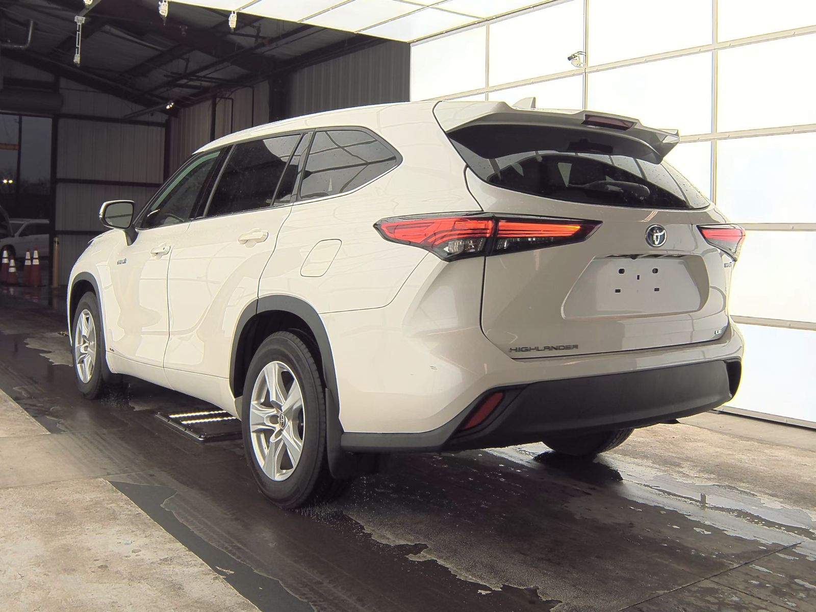 2021 Toyota Highlander Hybrid LE AWD