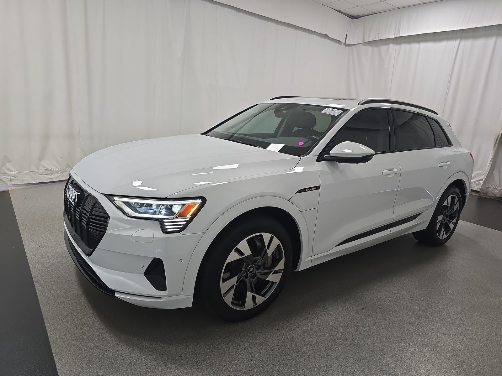 2022 Audi e-tron Premium AWD