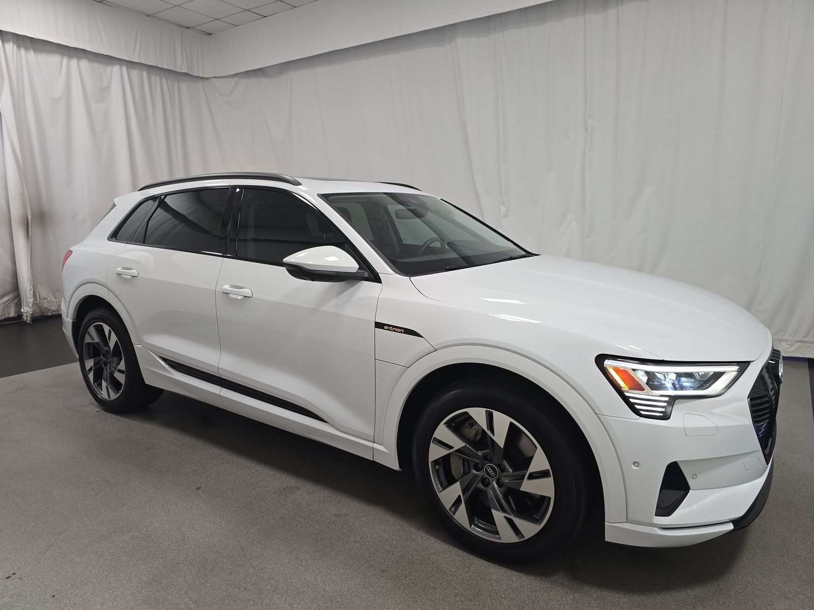 2022 Audi e-tron Premium AWD