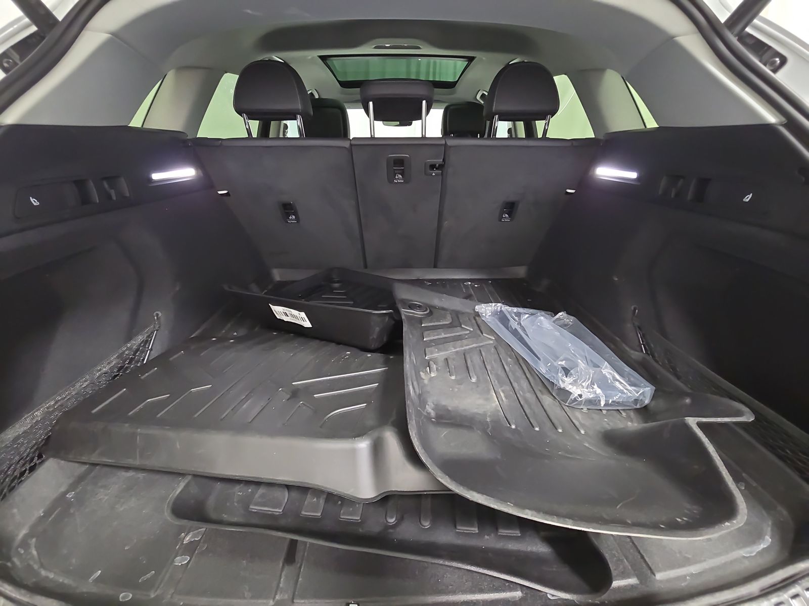 2022 Audi e-tron Premium AWD